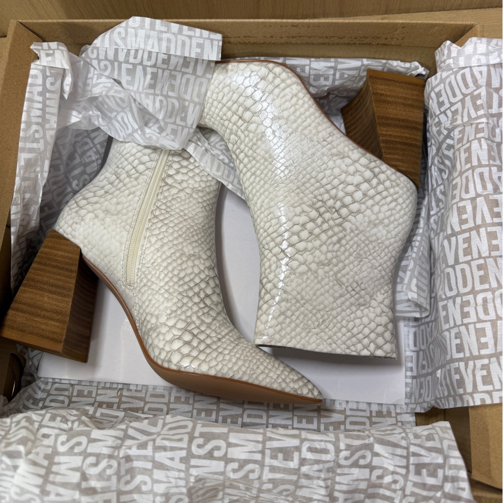 Steve Madden Envied Boots Snake Block Heel 6.5 white